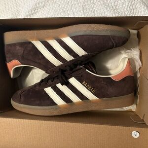 ADIDAS ORIGINALS Gazelle — Shadow Brown/Cream White/Gum, NWT, Women’s size 9